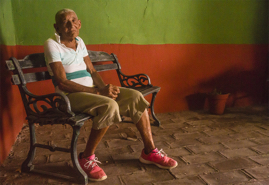MAN IN BUS STATION, El Cristo de la Habana, Cuba, 2018.jpg