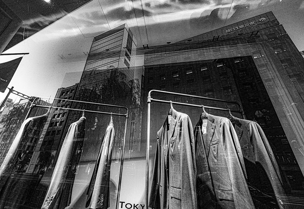 COATS IN THE SKY_BW__TOKYO JAPAN_2022 copy.jpg