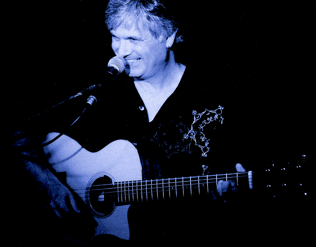 Laurence Juber_Wings Guitarist in Blue_Spazio Jazzclub_London_UK_2000's ??.jpeg